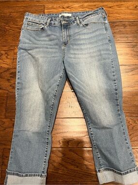 Signature by Levi Strauss Light Wash Cropped Jeans